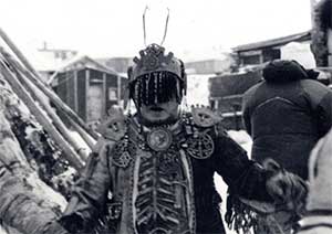 Дюльсемяку был сыном известного нганасанского шамана Демниме – он с детства видел шаманские сеансы своего отца.